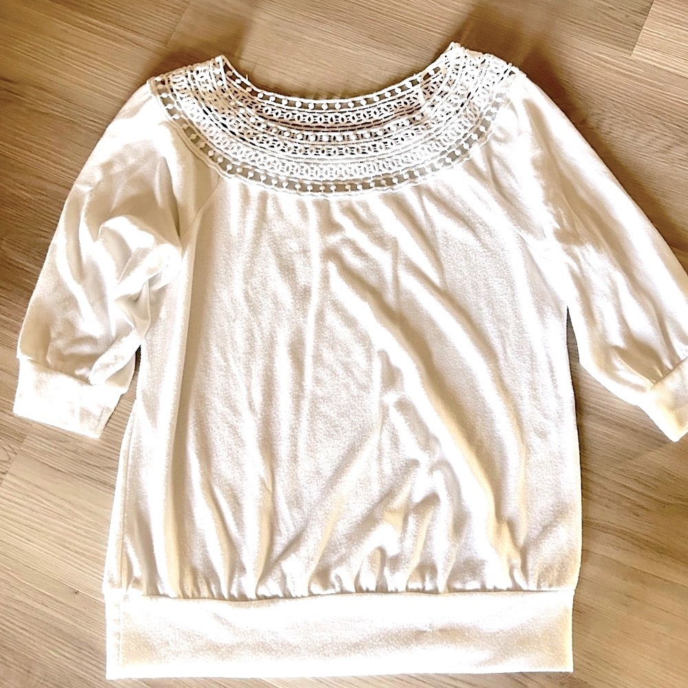 Crocheted Neckline Open Knit L White Pullover Lightweight Feminine